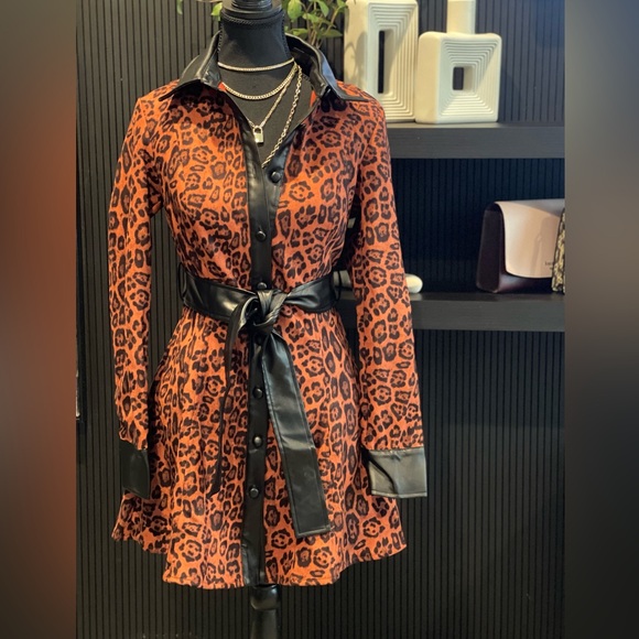 L’ATISTE BY AMY DRESS Jaxson Jaguar Print - Picture 1 of 8